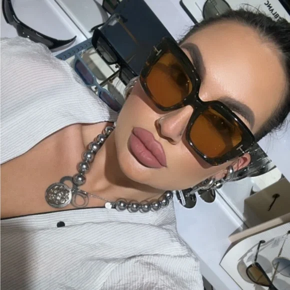 ?- New Authentic Tom Ford Esme FT1157 01E Black Yellow Tom Ford Esme Sunglasses FT1157 01E Shiny Black - eye-oo.com main image 4
